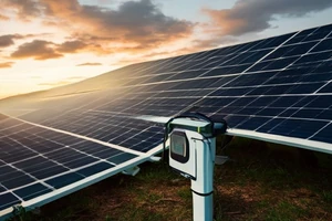 Charger son VE à l'énergie solaire : Guide de démarrage DIY